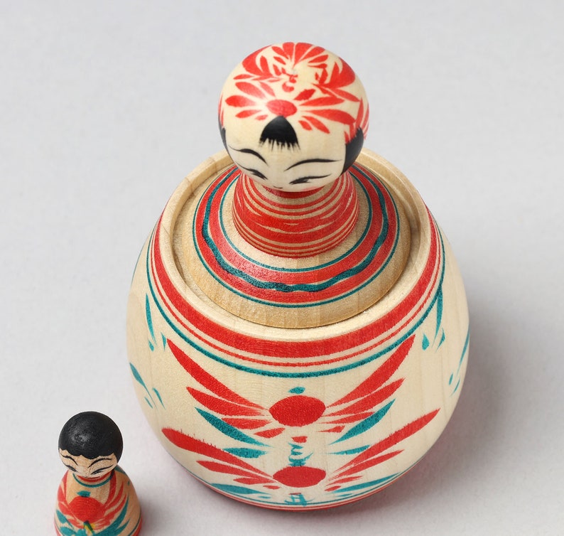 Ejiko pot with a mini kokeshi doll, 9.4cm / 3.7inch in height, made by Teruyuki Hiraga, Sakunami style kokeshi craftsman image 4