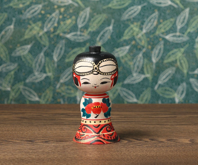 Dogu kokeshi doll, 9.5cm / 3.74inch in height, made by Muchihide ABO 1950, Tsugaru style craftsman, Japanese wooden kokeshi doll image 1