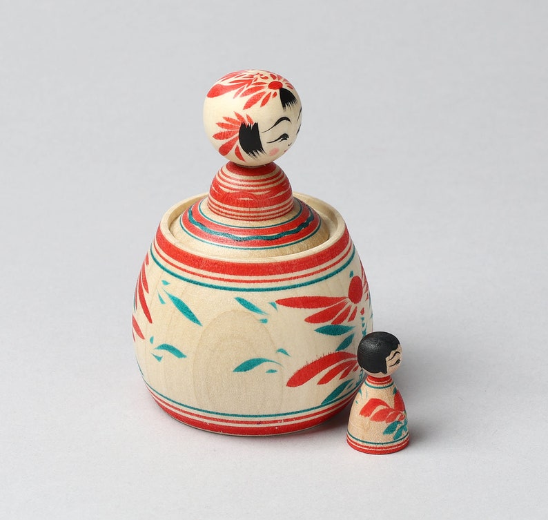 Ejiko pot with a mini kokeshi doll, 9.4cm / 3.7inch in height, made by Teruyuki Hiraga, Sakunami style kokeshi craftsman image 7