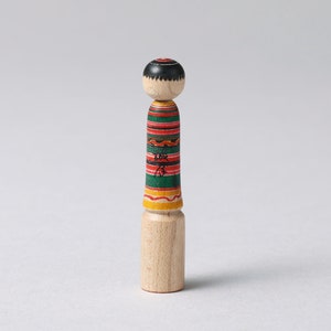 Hanko kokeshi doll, 8.5cm / 3.34inch in height, made by Seiko SATO 1947, Japanese wooden kokeshi doll image 8