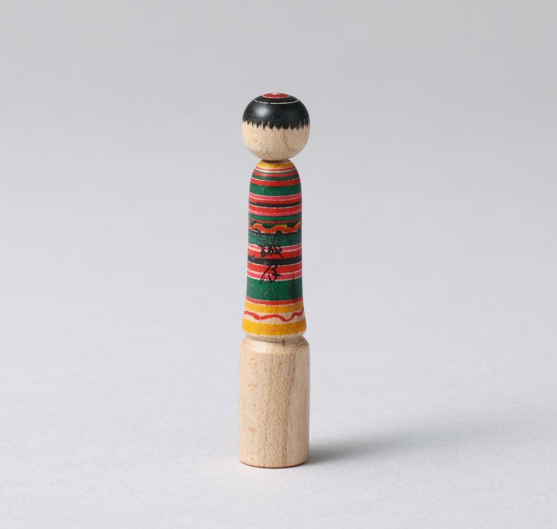 Hanko kokeshi doll, 8.5cm / 3.34inch in height, made by Seiko SATO 1947, Japanese wooden kokeshi doll image 8