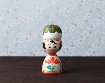 Kashiwa mochi kokeshi doll, 11cm / 4.33inch in height, made by Teruyuki HIRAGA, Sakunami style kokeshi craftsman