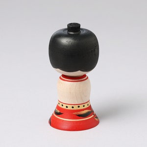 Dogu kokeshi doll, 9.5cm / 3.74inch in height, made by Muchihide ABO 1950, Tsugaru style craftsman, Japanese wooden kokeshi doll image 5