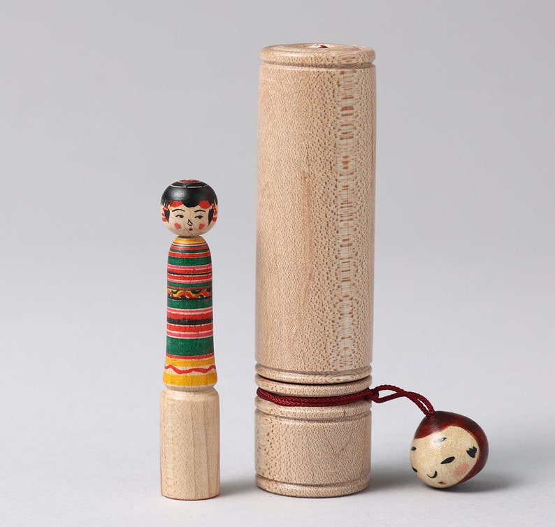 Hanko kokeshi doll, 8.5cm / 3.34inch in height, made by Seiko SATO 1947, Japanese wooden kokeshi doll image 5