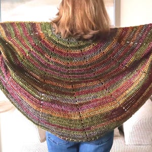 Chal de medio círculo de crochet. Solo el patrón. Fácil para principiantes. ¡Borde único! Chal de crochet con base redondeada.