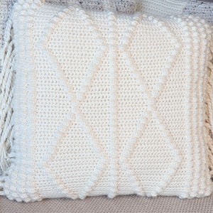Crochet BOHO Pillow cover PATTERN. Farmhouse crochet. Featuring diamond bobbles and twisted fringe. Beautiful crochet gift. Crochet cushion