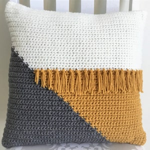 Crochet pattern for easy crochet color block pillow cover with fringe. Crochet housewarming gift, Crochet Color Block Cushion Cover