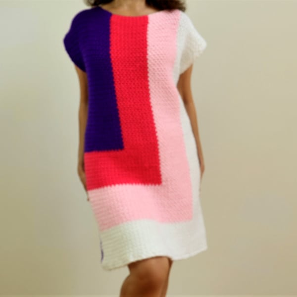 Patron de robe au crochet pour cette superbe robe color block au crochet. Facile à réaliser et facile à porter !