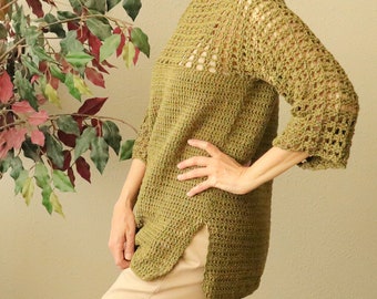 Patrón de ganchillo para un top de mujer fácil de tejer para principiantes. Parte superior de malla de ganchillo y cuerpo liso, perfecto para un jersey de ganchillo. Ideal para usar en 3 estaciones.