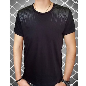 Maglietta Lost B T-Shirt nera grigia da uomo maglietta da uomo maglietta da uomo stampa esoterica leggermente lucida cyberpunk post-apocalittico punk gotico