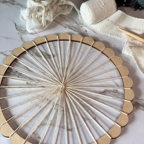 Métier à tisser circulaire avec cadre en forme de fleur