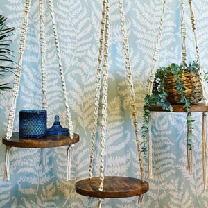Boho hangtafel macramé, rond houten tafelblad, hangend bijzettafeltje, macraméplank, macramé plantenhanger, plantendecor, presentatiebak