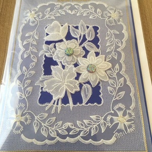 Carte d'anniversaire florale 3d blanche