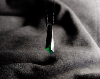 Emerald woody pendant