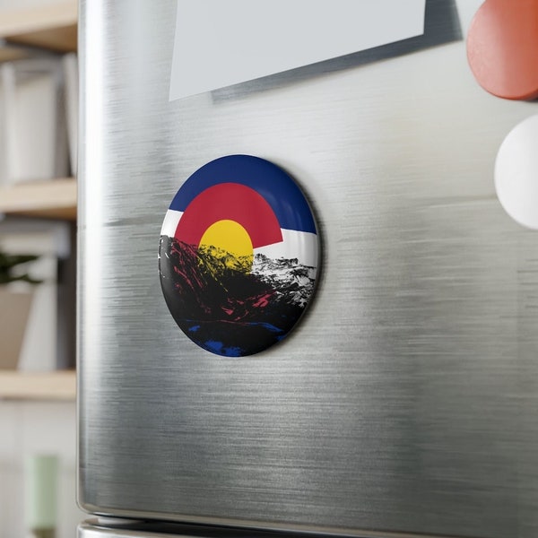 Circle Fridge Magnet with a Colorado State Flag and mountain design