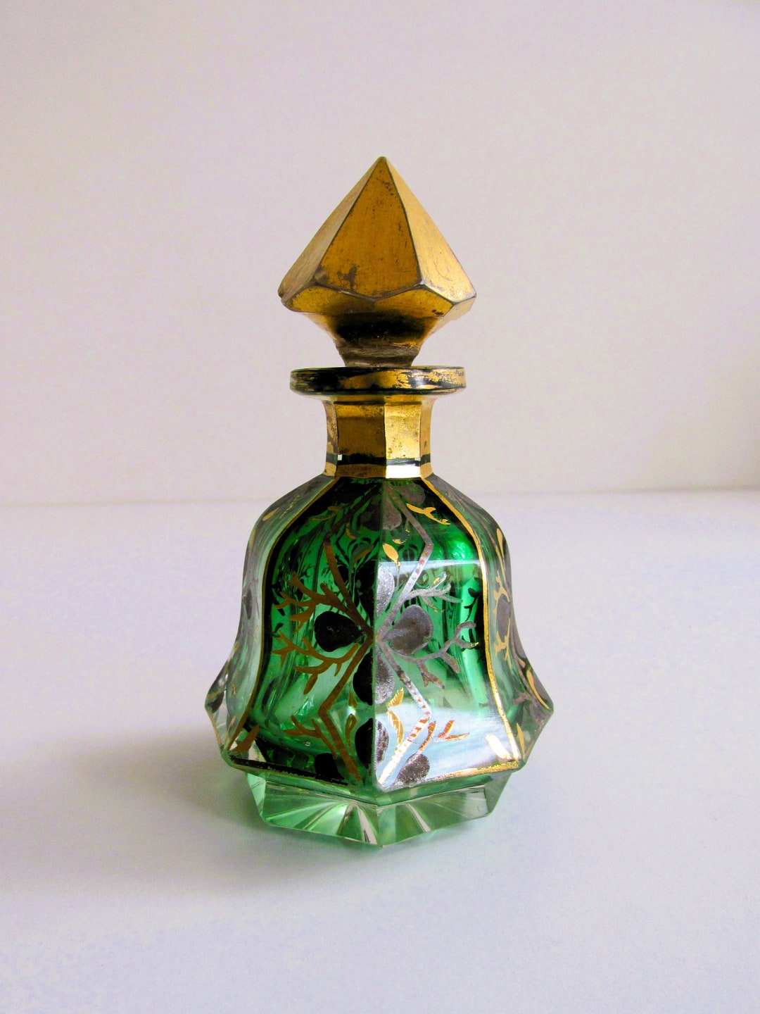 オーストリア製　エメラルドグリーン 香水瓶 花の装飾　アトマイザー　ヴィンテージ オーストリア製 エメラルドグリーン 香水瓶 花の装飾 アトマイザー