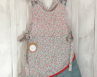 Gr. 98/104 passend bis Gr. 110/116 Trägerkleid/Kleidchen in weiß mit Blumenmuster Kleid EmmiundLiv