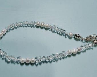 Bracelet de perles d'eau douce : quartz diamant Herkimer, charm délicat
