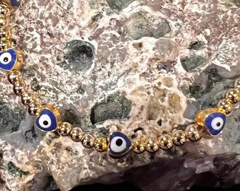 Bracelet à breloques cœur mauvais œil rempli d'or