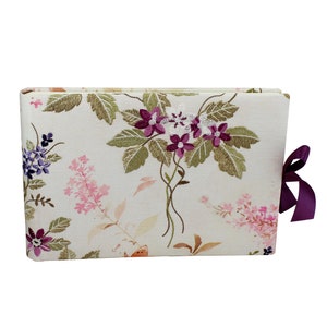 Livre d'or photo Milla pour le mariage - tissu coton avec noeud violet, album photo et livre d'or, 310 x 230 mm, 86 pages, carton photo 270 g