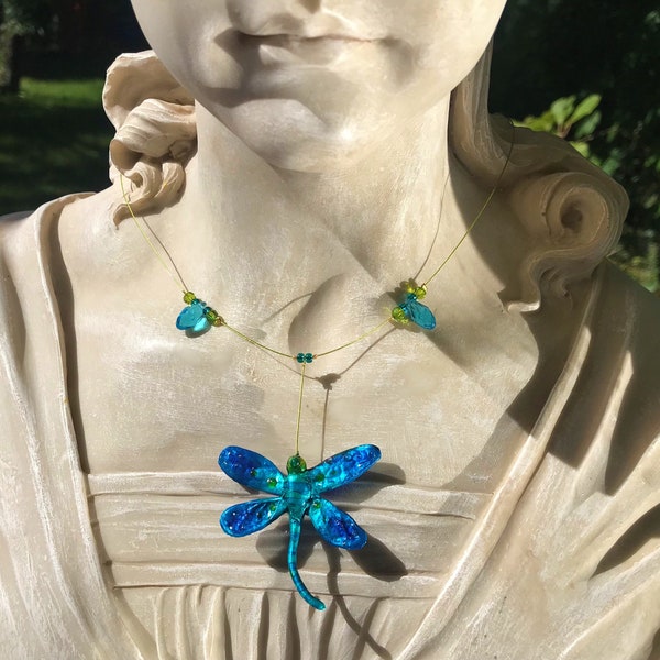 Kette Schillernde Libelle Unikat modellierte Libelle handbemald türkisblau