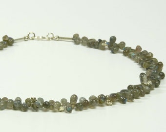 Necklace, fine Labradorittropfen with silver blossoms