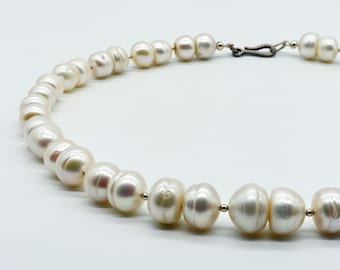 Gemstone necklace, freshwater pearls, very large