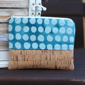Blaue Kosmetiktasche S DOTS Kork Punkte Konfetti Schminktasche kleines Täschchen Korktasche Portemonnaie