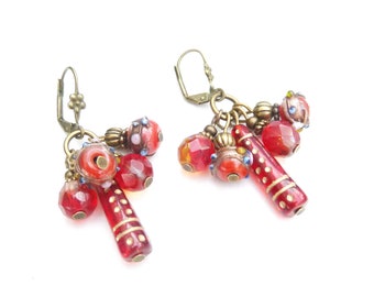 Brocante bronze-colored earrings with handmade Czech glass beads in shades of red