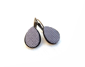 Wooden cabochon earrings in drop shape/teardrop with black/white squares