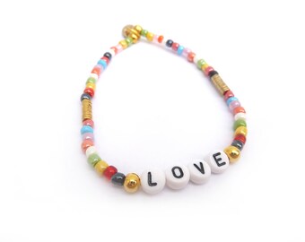 My Sweet Valentine! Elastic Boho-style bracelet with shiny Rocaille beads and the text "LOVE"