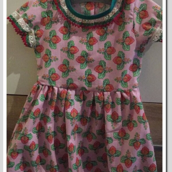 Kleid, Kinderkleidung, ein hübsches Sommerkleid.