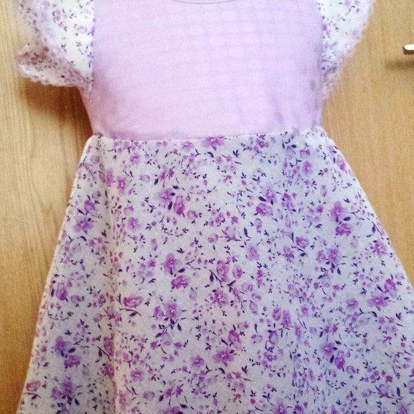 Kleid, Kinderkleidung, ein hübsches Sommerkleid.