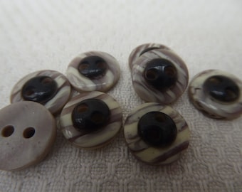 8 doll buttons, 11 mm