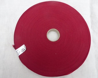 Inclined tape roll approx. 124 m, wine red