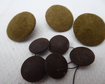 8 suede buttons, olive, brown