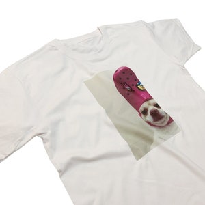 T-shirt chien meme chien souriant haut drôle avec crocodile sur la tête meme emblématique