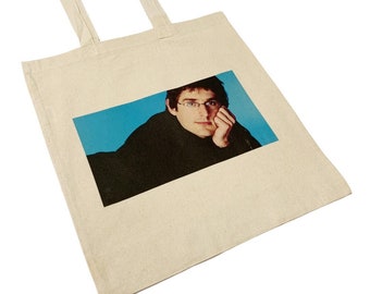 Bolsa de lona de los años 90 con la mirada romántica de Louis Theroux y fines de semana extraños
