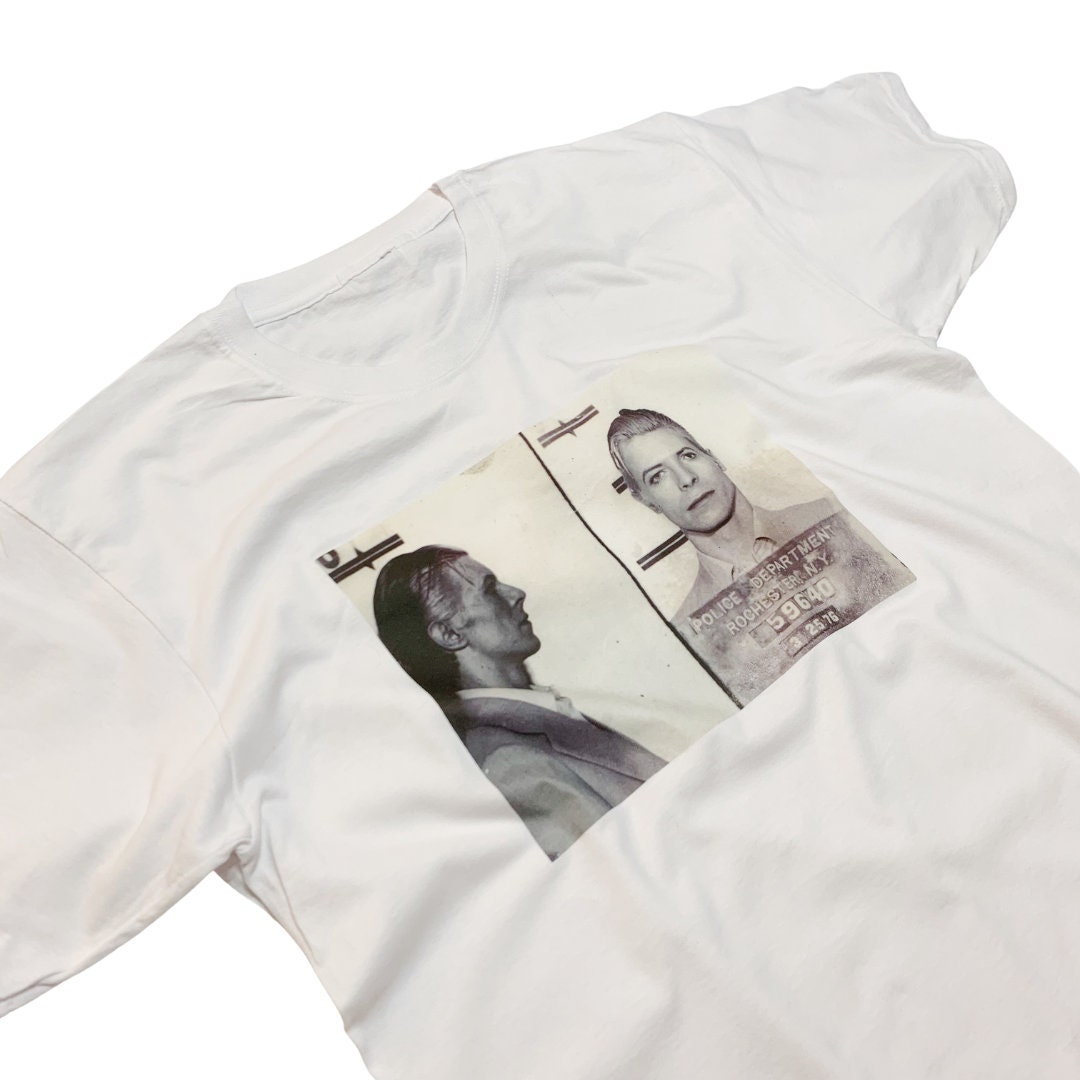 デヴィッド・ボウイのマグショットTシャツ、象徴的な音楽レジェンドT