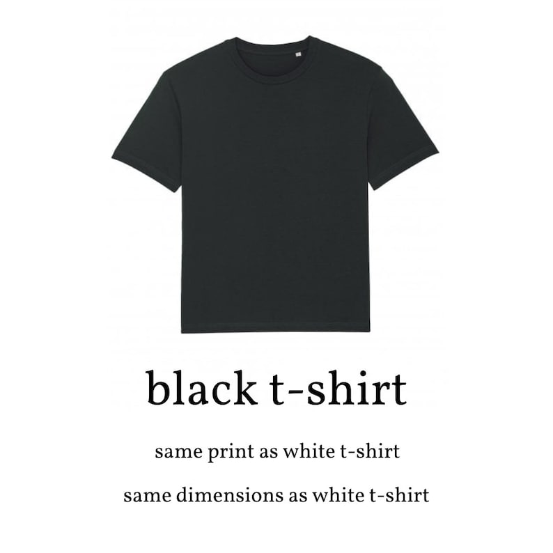 Pu&ograve; includere: Una t-shirt nera. La t-shirt ha un collo rotondo e maniche corte. La t-shirt &egrave; liscia, senza design o grafica.