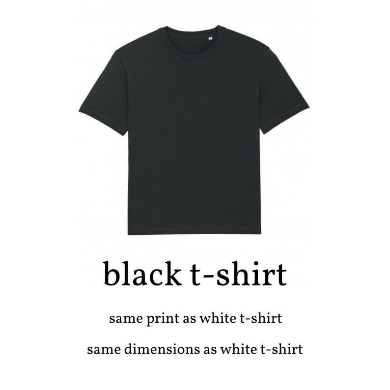 Op de afbeelding: Een zwart t-shirt. Het t-shirt heeft een ronde hals en korte mouwen. Het t-shirt is effen zonder ontwerp of grafische afbeelding.