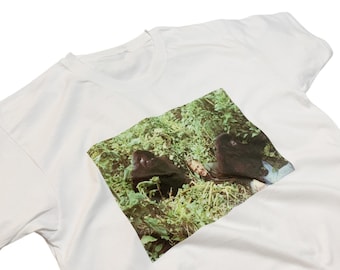 David Attenborough - With Gorillas Gift T-Shirt (Sir David Attenborough, National Treasure, Cute Fun Gift T-Shirt, Blue Planet)