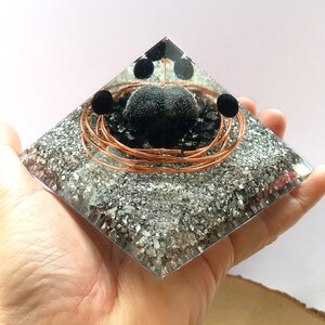 Elite Shungite & Selenite Orgone Pyramid (75mm) - EMF & 5G Protection Orgonite - Natural Crystal