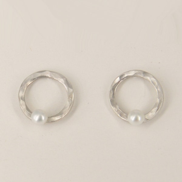 Stud earrings made of 935 silver with small freshwater pearls | Earrings (O2403)