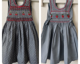 Grau gesmoktes Kleid mit roter Stickerei. Gesmoktes Kleid für Babymädchen. Gesmoktes Frühlingskleid. Von Hand gesmoktes Kleid. 6 Monate Kleid