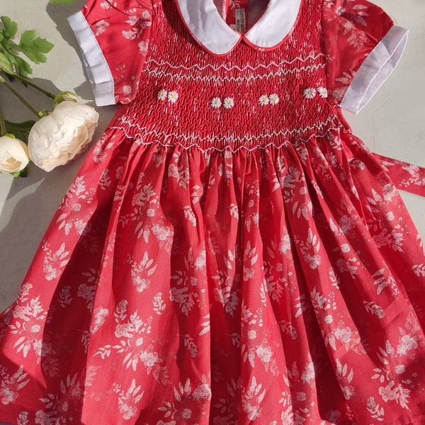 Robe à smocks rouge orangé. Robe en coton à col claudine. Robe pour fille 6 mois à 4 ans, smockée à la main.