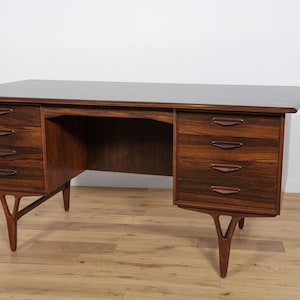 Vrijstaand bureau van palissanderhout, Denemarken, jaren 60.