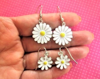 White Daisy earrings