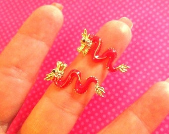 Puces d'oreilles en or dragon rouge