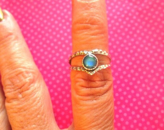 Vintage Sterling silver V mood ring